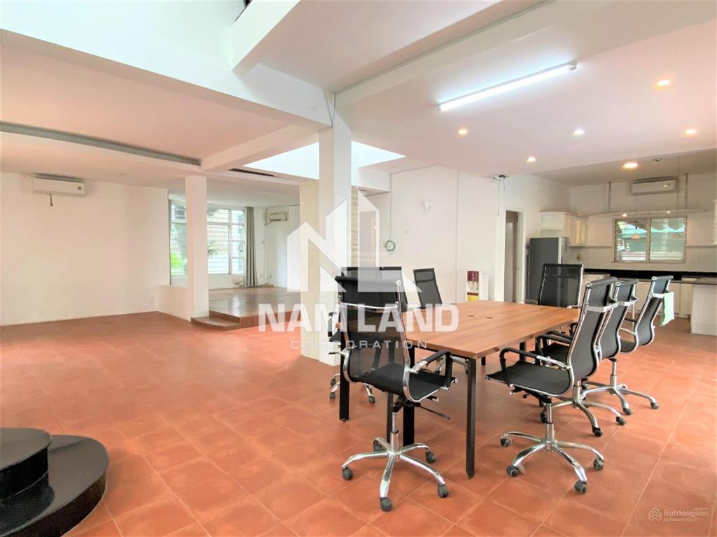 Cô tâm cho thuê biệt thự 800m2 sân vườn hồ bơi 2 tầng 4 phòng để ở, văn phòng gần bến tàu thủy