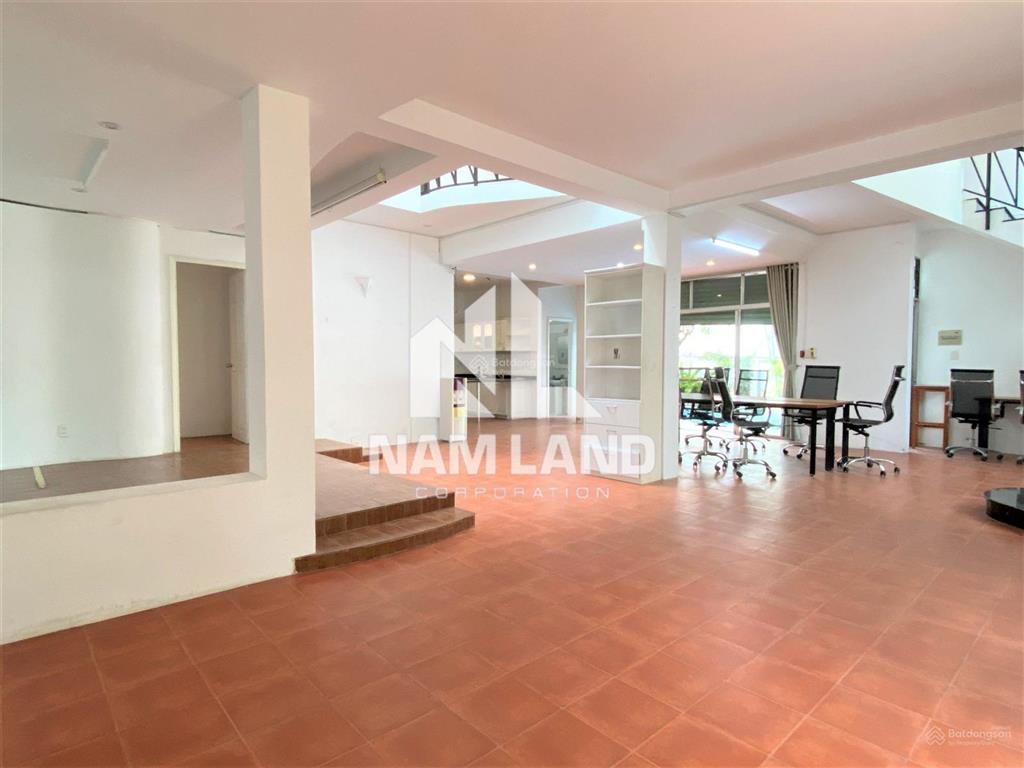 Cô tâm cho thuê biệt thự 800m2 sân vườn hồ bơi 2 tầng 4 phòng để ở, văn phòng gần bến tàu thủy