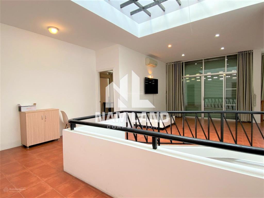 Cô tâm cho thuê biệt thự 800m2 sân vườn hồ bơi 2 tầng 4 phòng để ở, văn phòng gần bến tàu thủy