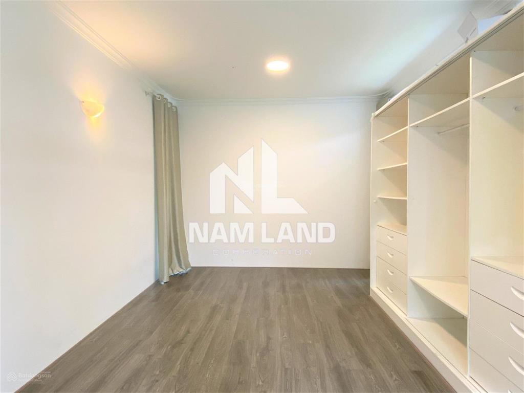 Cô tâm cho thuê biệt thự 800m2 sân vườn hồ bơi 2 tầng 4 phòng để ở, văn phòng gần bến tàu thủy