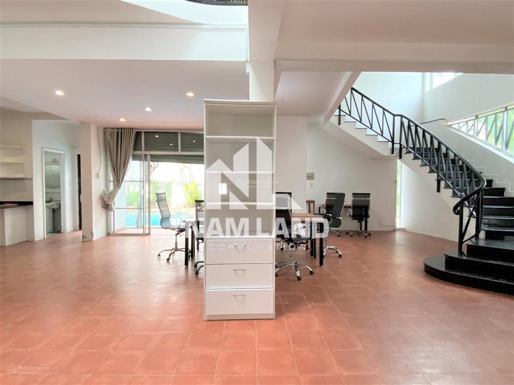 Cô tâm cho thuê biệt thự 800m2 sân vườn hồ bơi 2 tầng 4 phòng để ở, văn phòng gần bến tàu thủy