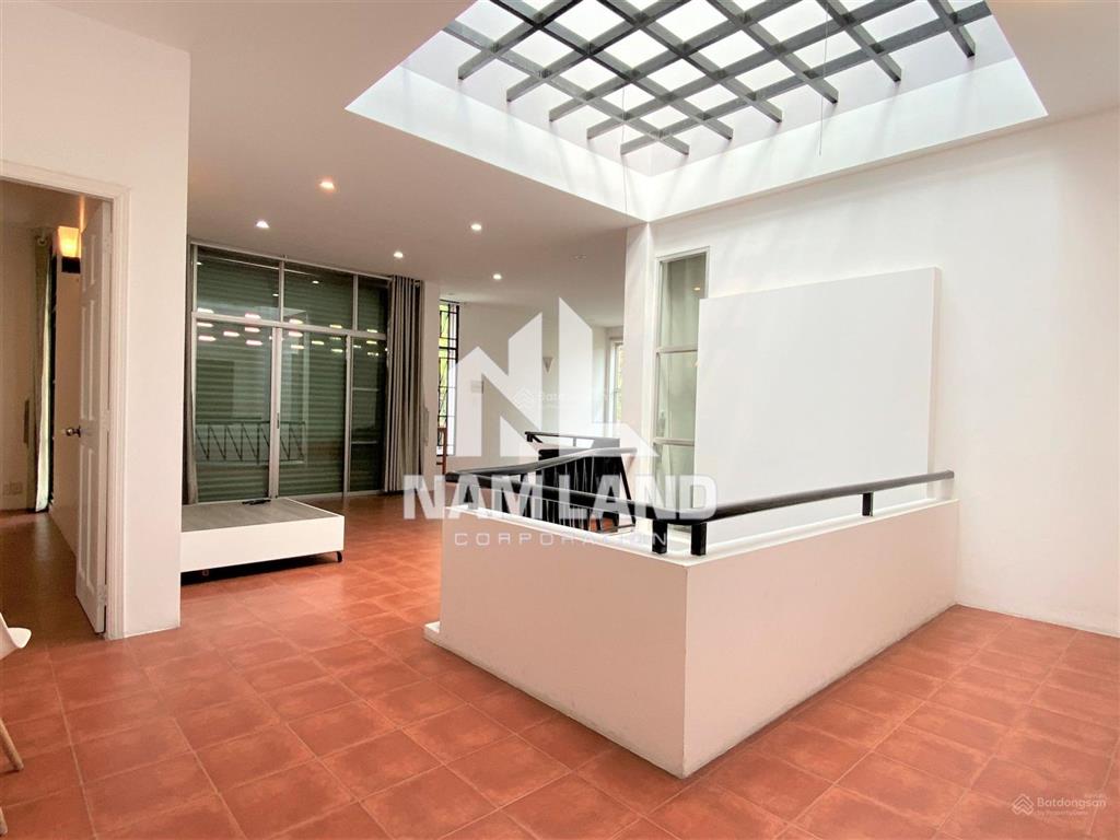 Cô tâm cho thuê biệt thự 800m2 sân vườn hồ bơi 2 tầng 4 phòng để ở, văn phòng gần bến tàu thủy