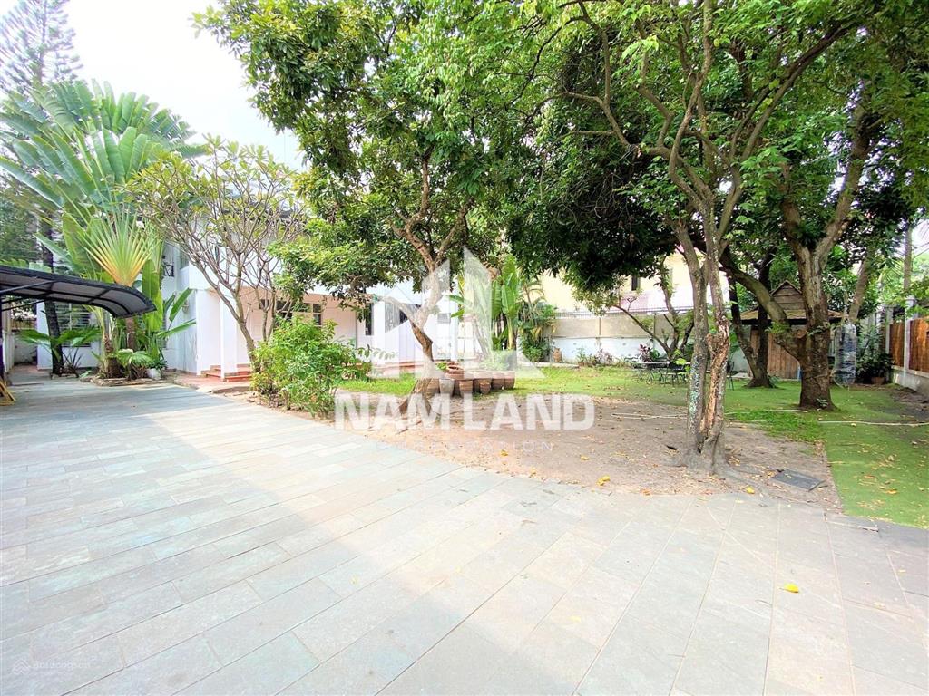 Cô tâm cho thuê biệt thự 800m2 sân vườn hồ bơi 2 tầng 4 phòng để ở, văn phòng gần bến tàu thủy