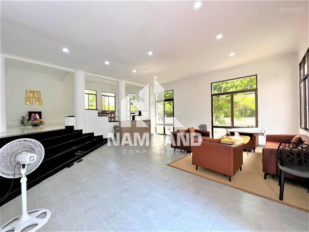Cho thuê biệt thự 700m2 góc 2 mặt tiền phường thảo điền sân vườn xanh mướt 3 tầng 5 phòng lớn