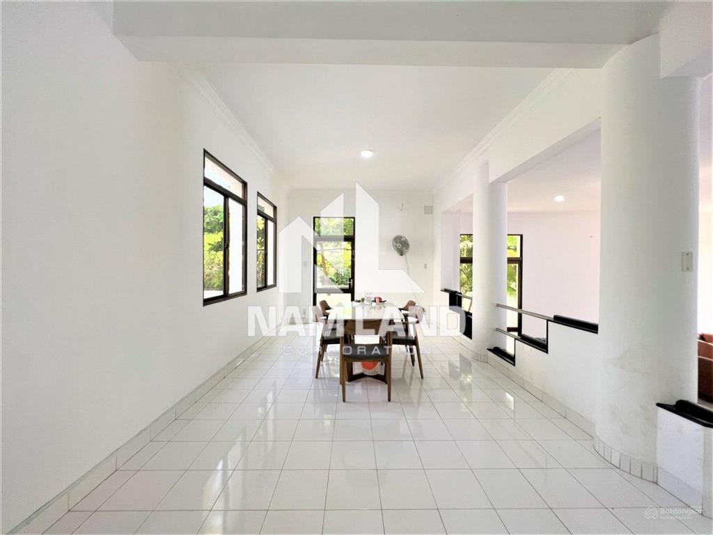 Cho thuê biệt thự 700m2 góc 2 mặt tiền phường thảo điền sân vườn xanh mướt 3 tầng 5 phòng lớn