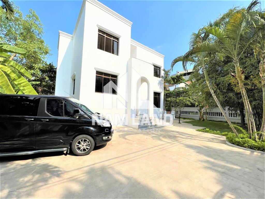 Cho thuê biệt thự 700m2 góc 2 mặt tiền phường thảo điền sân vườn xanh mướt 3 tầng 5 phòng lớn