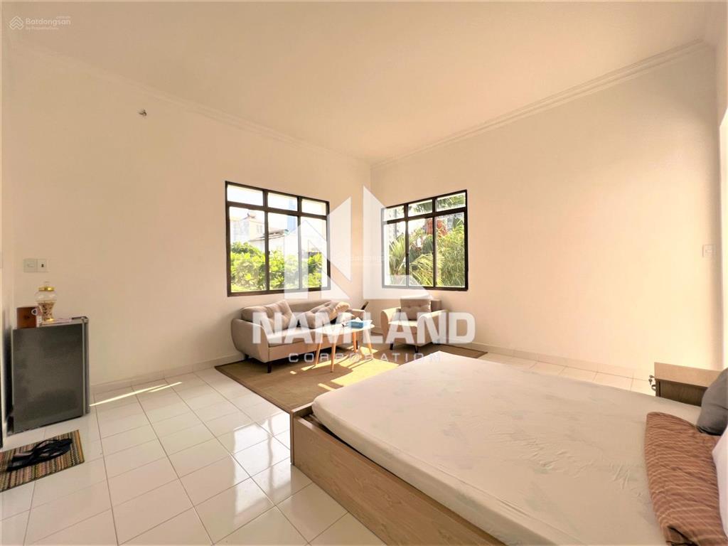 Cho thuê biệt thự 700m2 góc 2 mặt tiền phường thảo điền sân vườn xanh mướt 3 tầng 5 phòng lớn