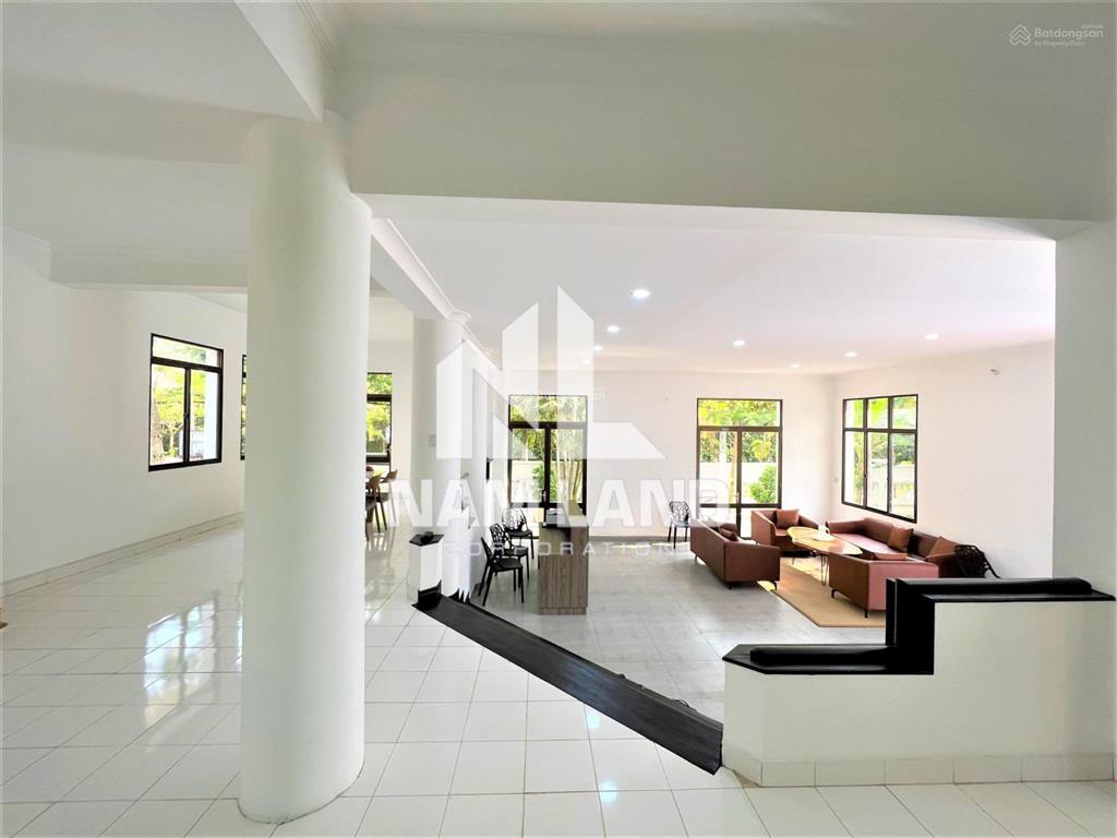 Cho thuê biệt thự 700m2 góc 2 mặt tiền phường thảo điền sân vườn xanh mướt 3 tầng 5 phòng lớn