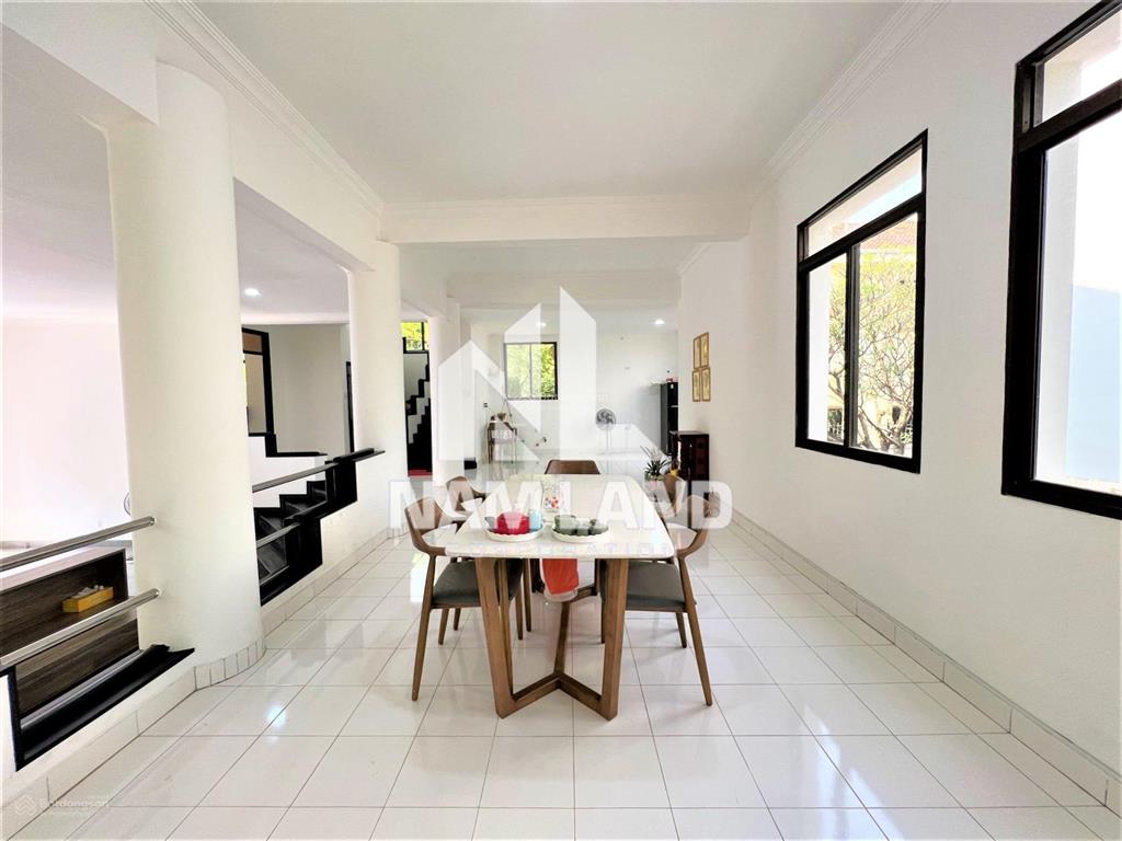 Cho thuê biệt thự 700m2 góc 2 mặt tiền phường thảo điền sân vườn xanh mướt 3 tầng 5 phòng lớn