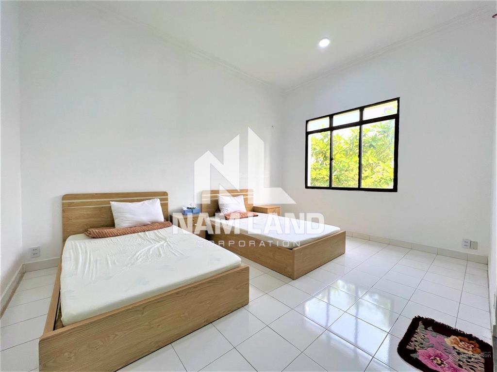Cho thuê biệt thự 700m2 góc 2 mặt tiền phường thảo điền sân vườn xanh mướt 3 tầng 5 phòng lớn
