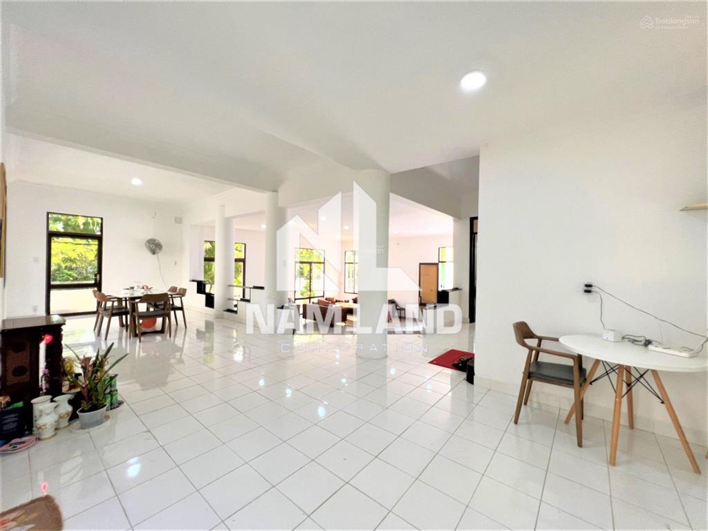 Cho thuê biệt thự 700m2 góc 2 mặt tiền phường thảo điền sân vườn xanh mướt 3 tầng 5 phòng lớn