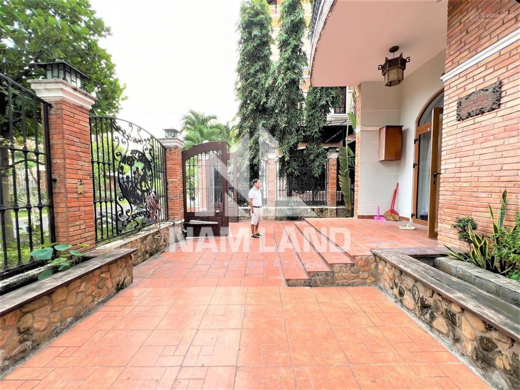 Cho thuê nhà khu compound thảo điền quận 2 sân vườn, gara 3 lầu 5 phòng khu nhiều người nước ngoài