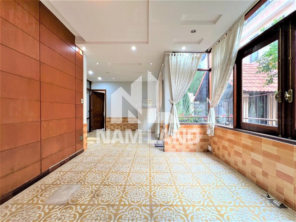 Cho thuê nhà khu compound thảo điền quận 2 sân vườn, gara 3 lầu 5 phòng khu nhiều người nước ngoài