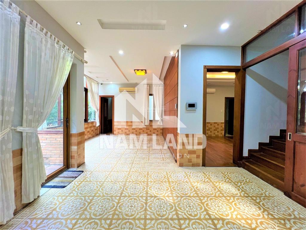 Cho thuê nhà khu compound thảo điền quận 2 sân vườn, gara 3 lầu 5 phòng khu nhiều người nước ngoài