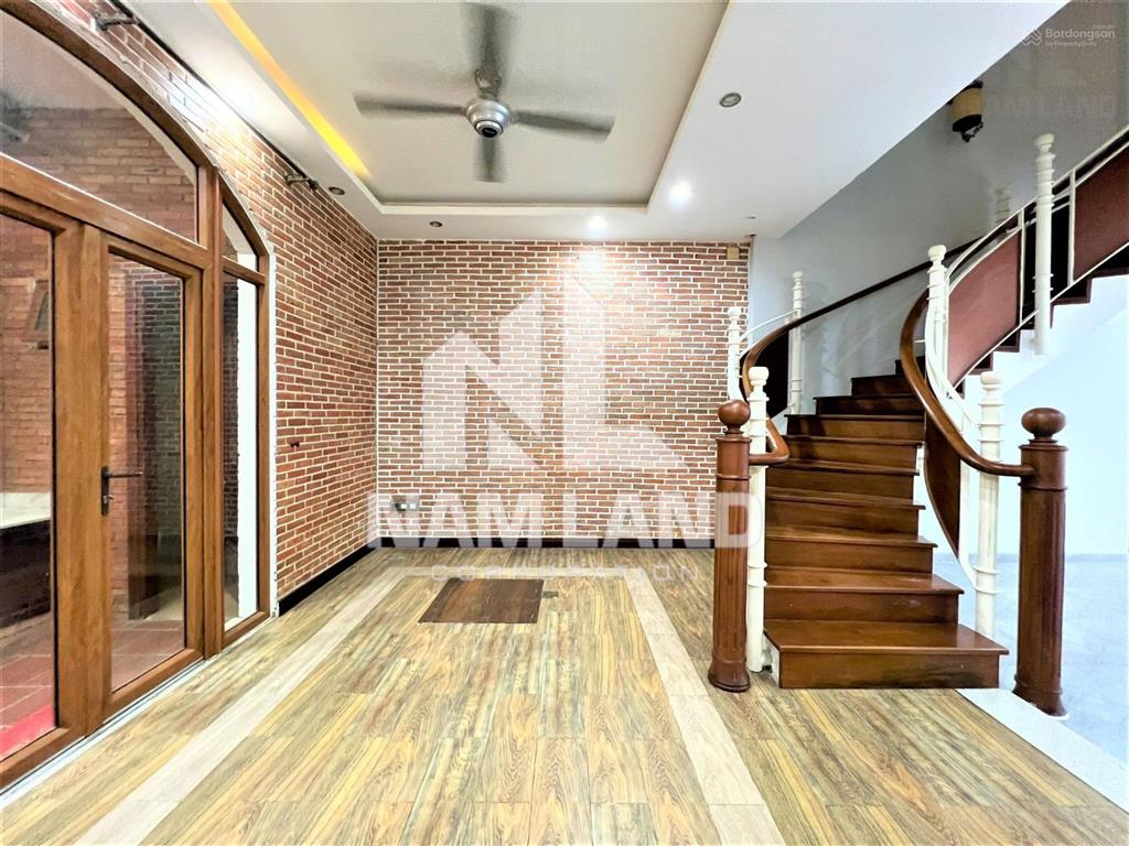 Cho thuê nhà khu compound thảo điền quận 2 sân vườn, gara 3 lầu 5 phòng khu nhiều người nước ngoài