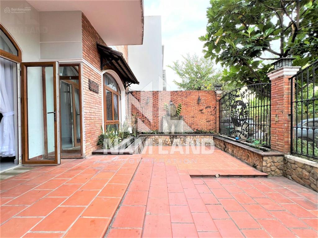Cho thuê nhà khu compound thảo điền quận 2 sân vườn, gara 3 lầu 5 phòng khu nhiều người nước ngoài