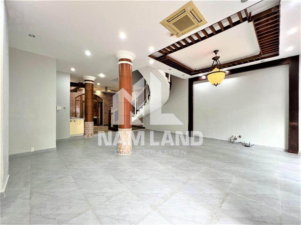 Cho thuê nhà khu compound thảo điền quận 2 sân vườn, gara 3 lầu 5 phòng khu nhiều người nước ngoài