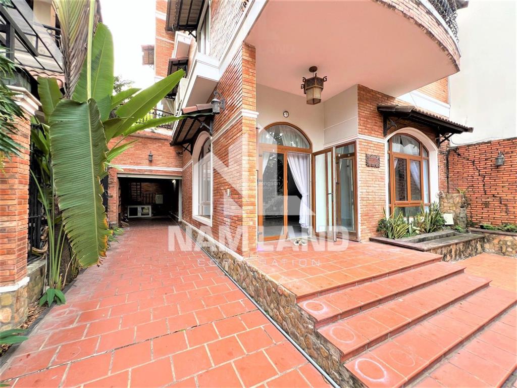Cho thuê nhà khu compound thảo điền quận 2 sân vườn, gara 3 lầu 5 phòng khu nhiều người nước ngoài