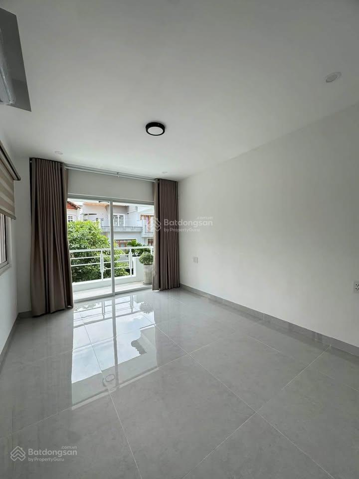 Anh phong cho thuê nhà thảo điền mới 100% sân vườn 2 tầng 4 phòng thiết kế hiện đại khu yên tĩnh