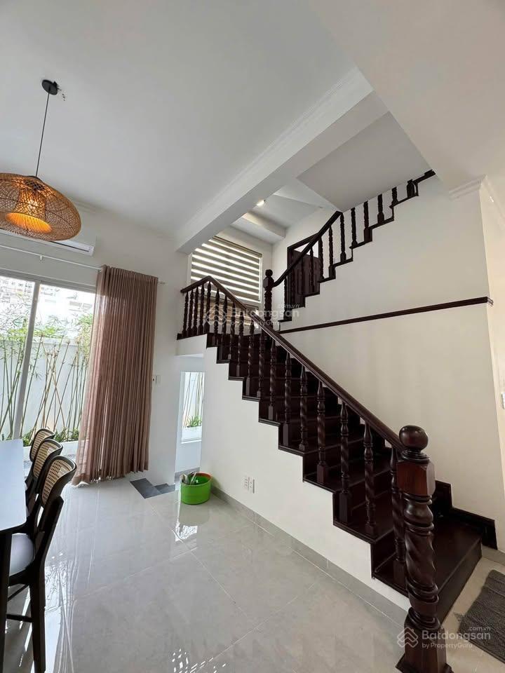 Anh phong cho thuê nhà thảo điền mới 100% sân vườn 2 tầng 4 phòng thiết kế hiện đại khu yên tĩnh