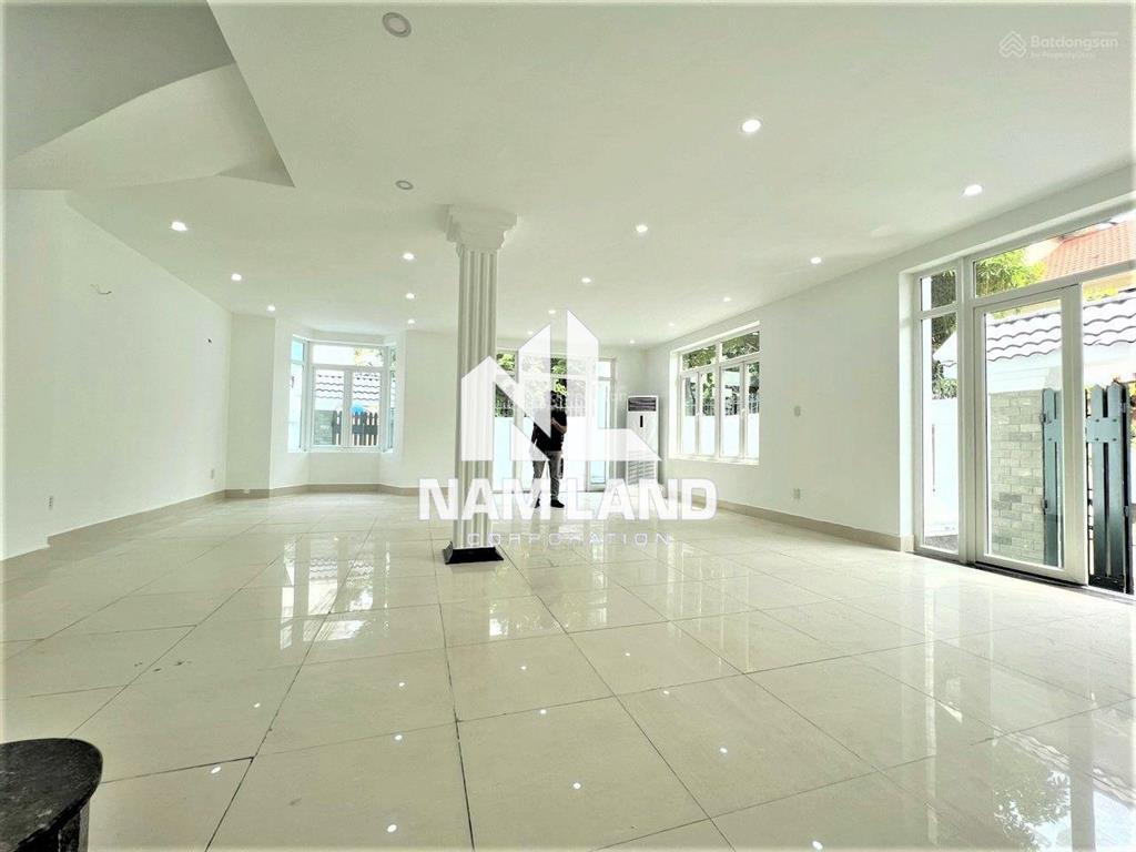Anh sơn cho thuê nhà quận 2 căn góc 2 mặt tiền mới sơn sửa hầm 3 lầu 5 phòng lớn làm công ty