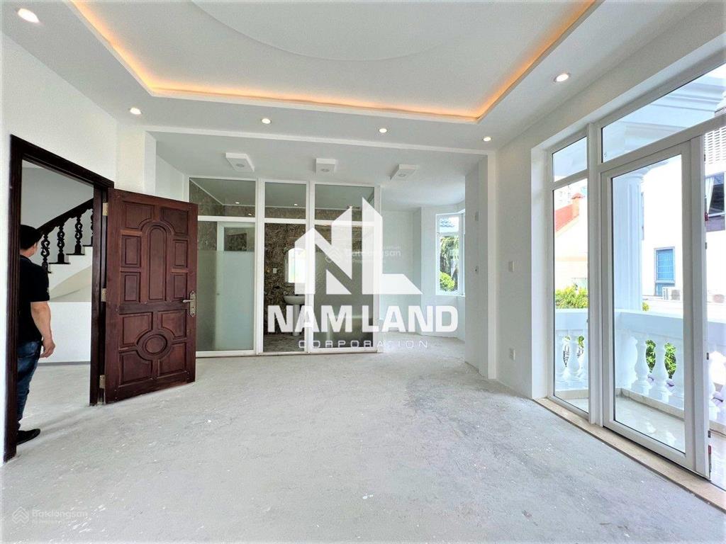 Anh sơn cho thuê nhà quận 2 căn góc 2 mặt tiền mới sơn sửa hầm 3 lầu 5 phòng lớn làm công ty