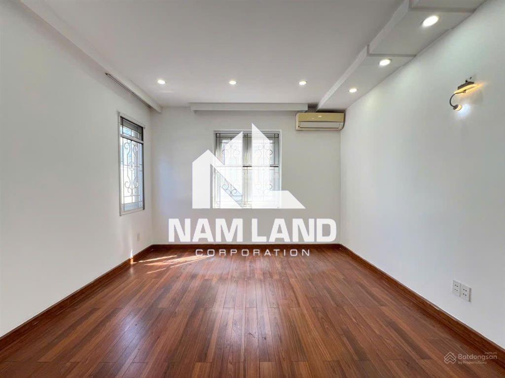 Cô an cần cho thuê nhà ngang 10m có hầm 3 lầu 4 phòng lớn cạnh siêu thị mega market làm công ty