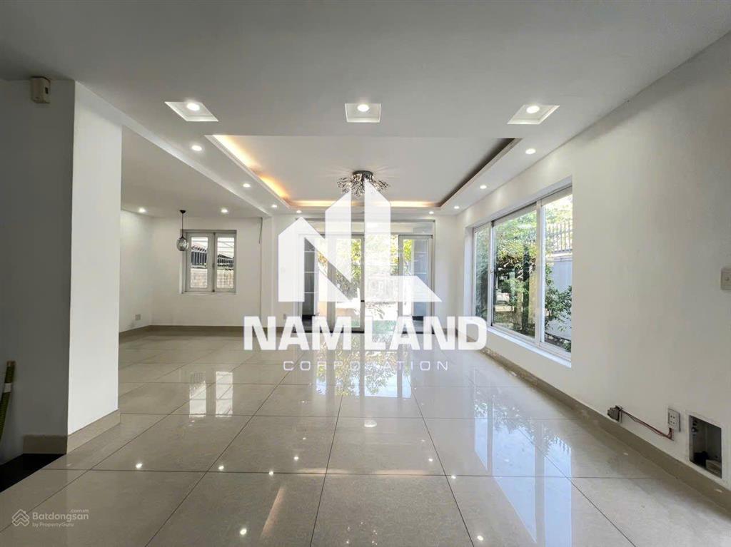 Cô an cần cho thuê nhà ngang 10m có hầm 3 lầu 4 phòng lớn cạnh siêu thị mega market làm công ty