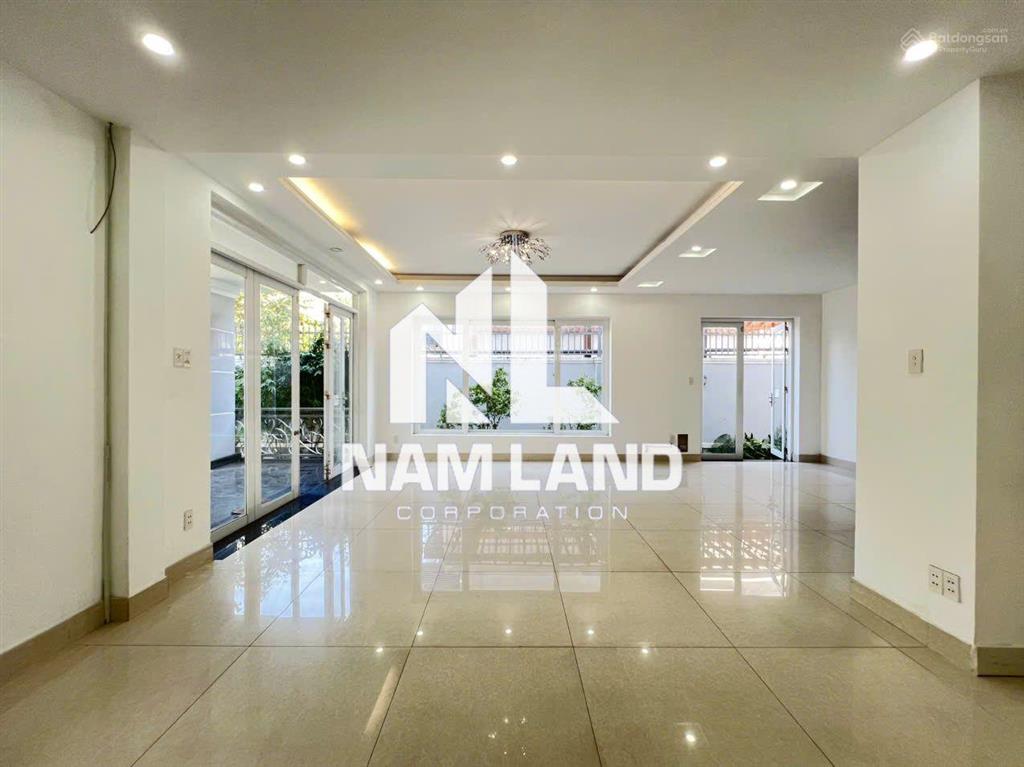 Cô an cần cho thuê nhà ngang 10m có hầm 3 lầu 4 phòng lớn cạnh siêu thị mega market làm công ty