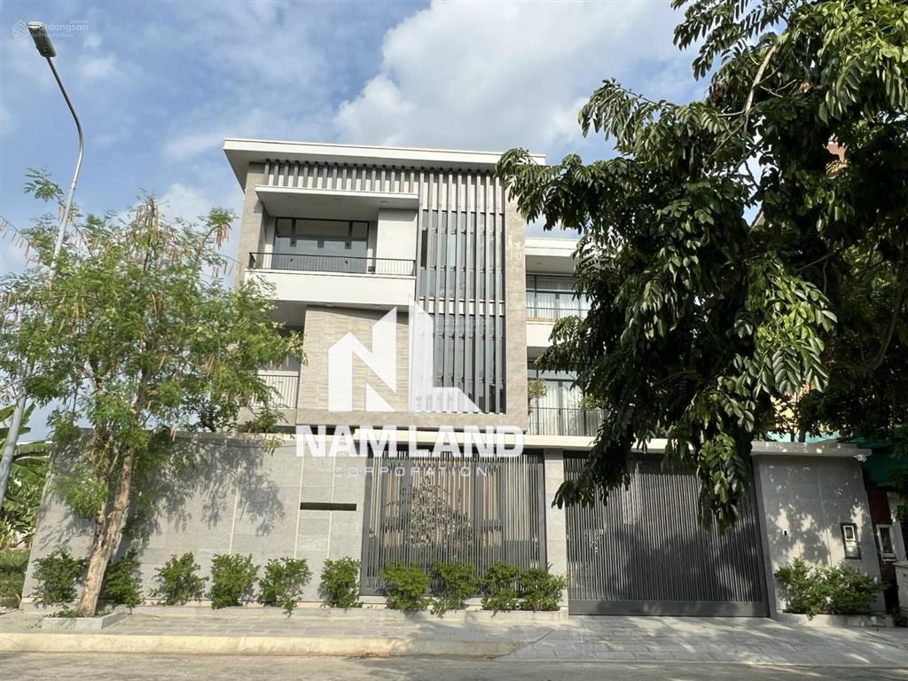 Cô an cần cho thuê nhà ngang 10m có hầm 3 lầu 4 phòng lớn cạnh siêu thị mega market làm công ty