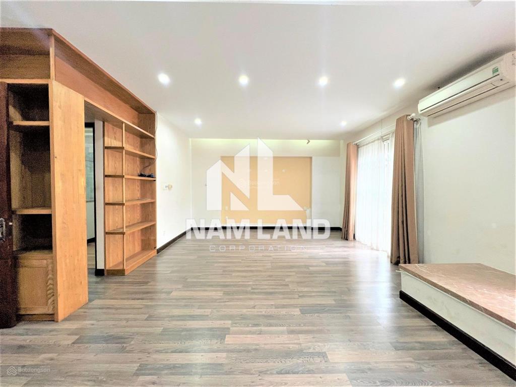 Cô mai cho thuê nhà ngang 8m hầm nổi 3 lầu 4 phòng lớn ngay gần đường song hành đi vào làm showroom