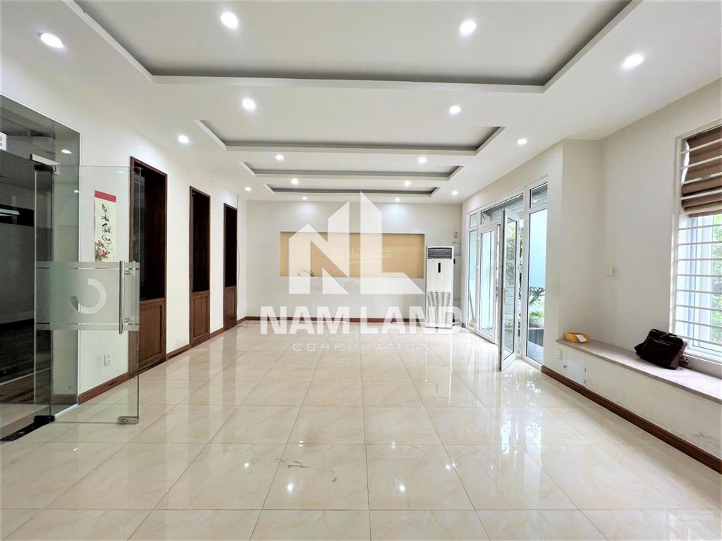 Cô mai cho thuê nhà ngang 8m hầm nổi 3 lầu 4 phòng lớn ngay gần đường song hành đi vào làm showroom
