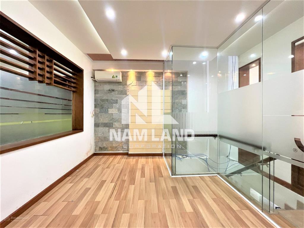 Cô mai cho thuê nhà ngang 8m hầm nổi 3 lầu 4 phòng lớn ngay gần đường song hành đi vào làm showroom