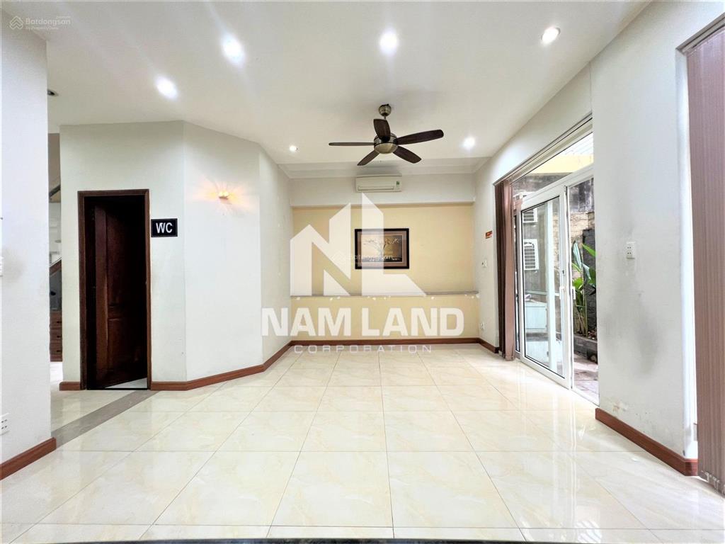 Cô mai cho thuê nhà ngang 8m hầm nổi 3 lầu 4 phòng lớn ngay gần đường song hành đi vào làm showroom