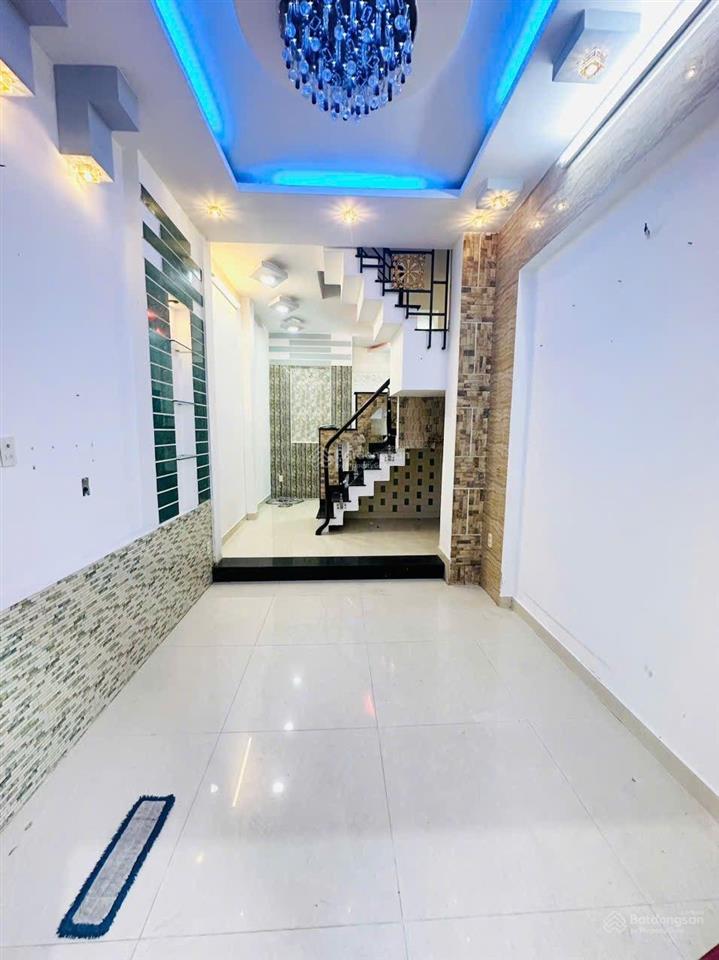 (6,5 tỷ) nhà 1 sẹc, 4 tầng (5 pn), hẻm 4m, giáp quận 1, đường nguyễn thị minh khai.