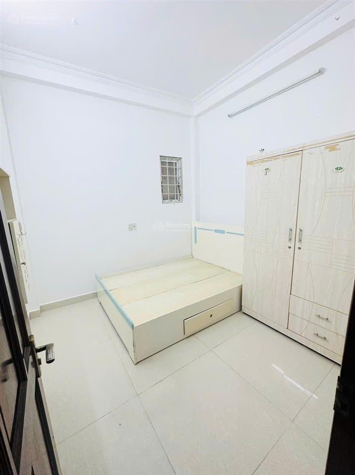 (6,5 tỷ) nhà 1 sẹc, 4 tầng (5 pn), hẻm 4m, giáp quận 1, đường nguyễn thị minh khai.