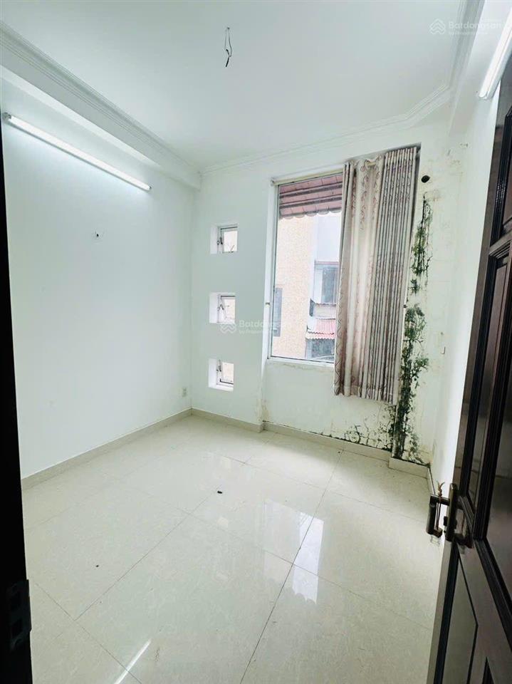 (6,5 tỷ) nhà 1 sẹc, 4 tầng (5 pn), hẻm 4m, giáp quận 1, đường nguyễn thị minh khai.