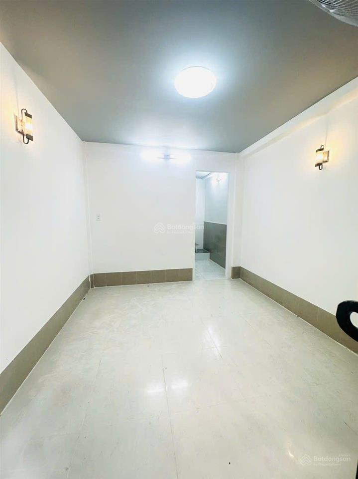 (4.99 tỷ tl) nhà 1 sẹc, 3 tầng đẹp, gần sát mặt tiền