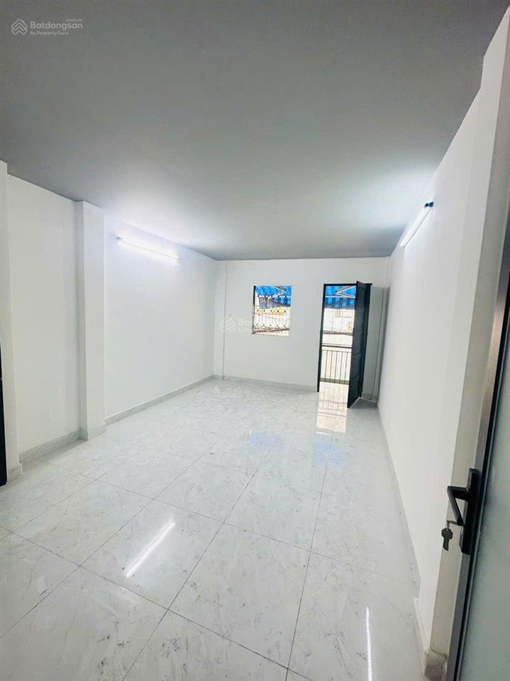 (4.99 tỷ tl) nhà 1 sẹc, 3 tầng đẹp, gần sát mặt tiền