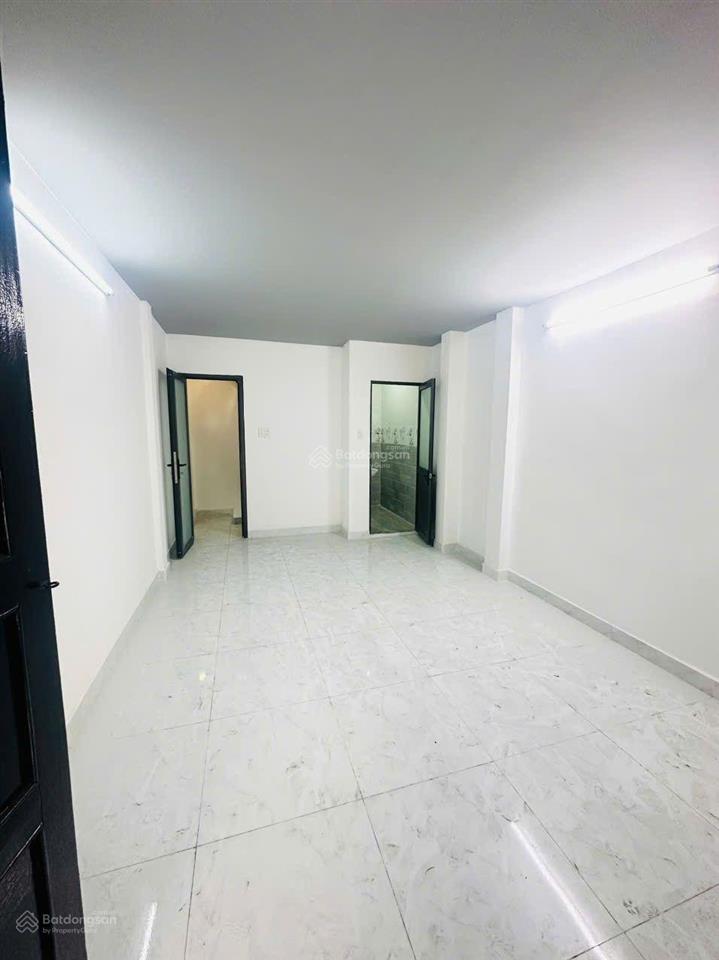 (4.99 tỷ tl) nhà 1 sẹc, 3 tầng đẹp, gần sát mặt tiền