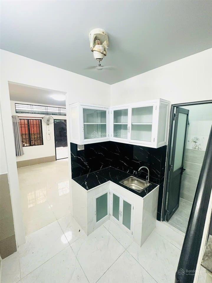 (4.99 tỷ tl) nhà 1 sẹc, 3 tầng đẹp, gần sát mặt tiền