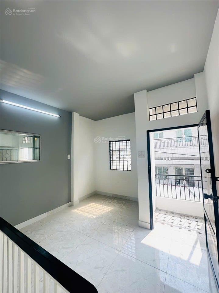 (4.99 tỷ tl) nhà 1 sẹc, 3 tầng đẹp, gần sát mặt tiền