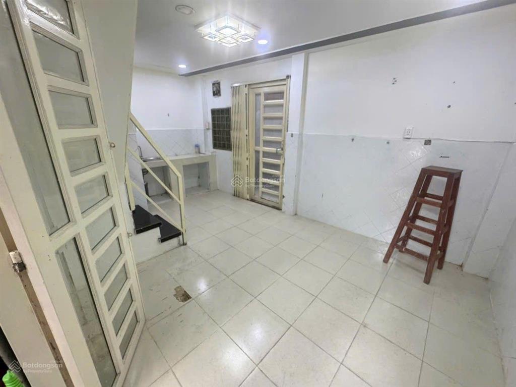 (3,38 tỷ tl) nhà 3 tầng, hẻm 1 sẹc nguyễn chí thanh, gần mặt tiền..!