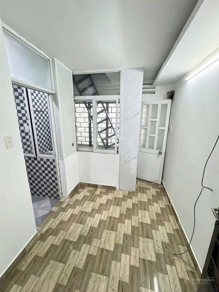 Nhà mặt tiền hòa hưng, 3 tầng..!
