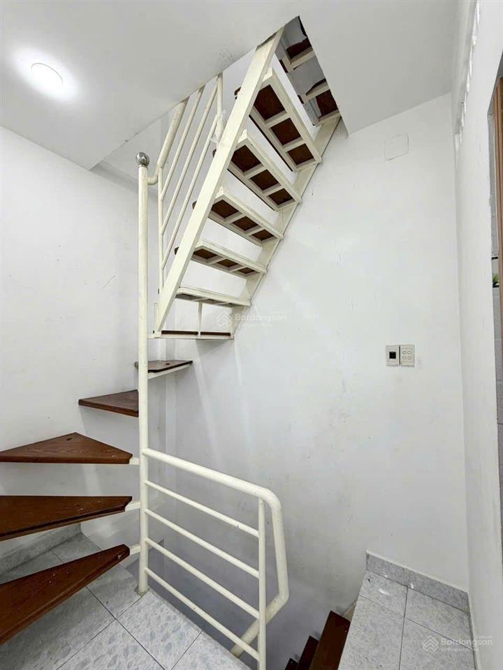 ( 4.55 tỷ tl) nhà 3 tầng hồ thị kỷ.. !