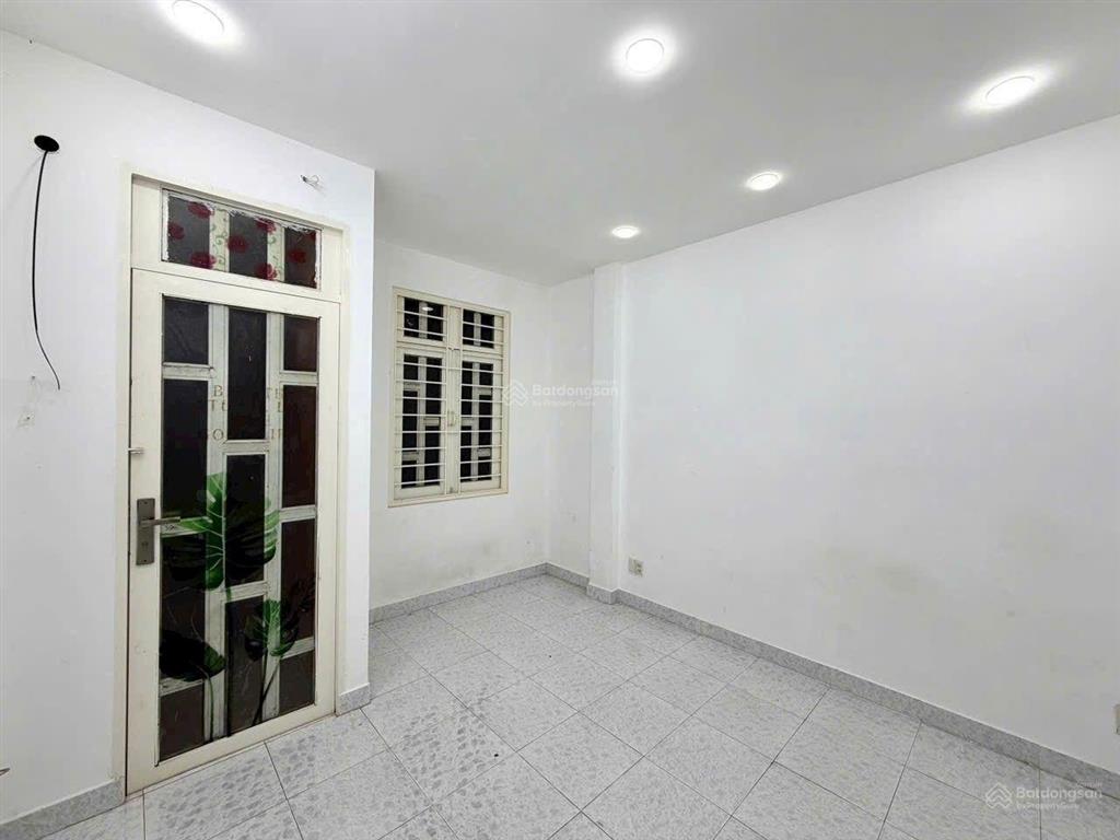 ( 4.55 tỷ tl) nhà 3 tầng hồ thị kỷ.. !
