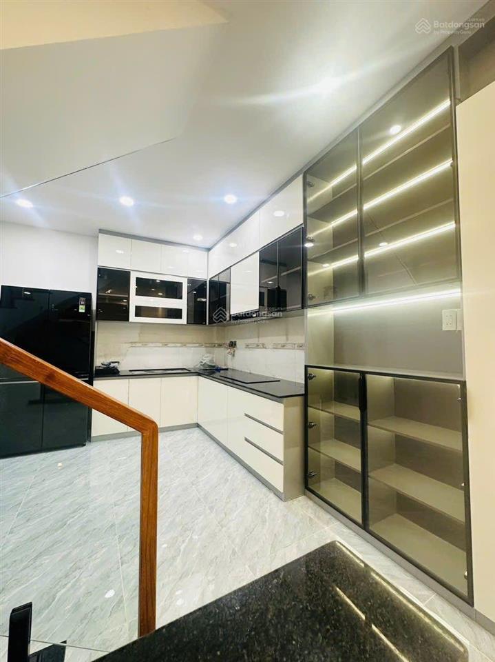 (5,75 tỷ tl) siêu phẩm quận 10, nhà mới 3 tầng, sát hẻm lớn