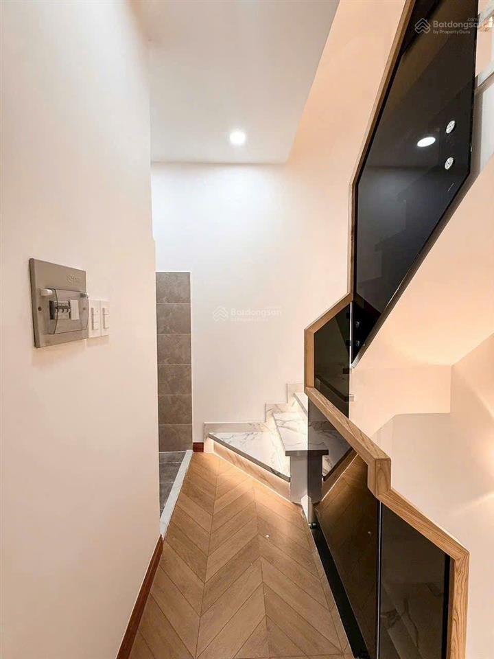 4,95 tỷ tl) nhà 1 sẹc, 3 tầng mới đẹp, võ văn tần