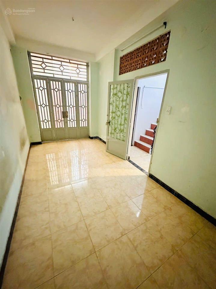 (4.8 tỷ tl) nhà 1 sẹc, sau lưng mặt tiền, 2 lầu, st (4 pn, 3 wc) vào ở liền..!