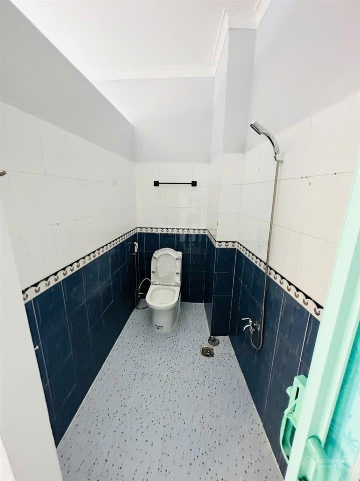 (4.8 tỷ tl) nhà 1 sẹc, sau lưng mặt tiền, 2 lầu, st (4 pn, 3 wc) vào ở liền..!